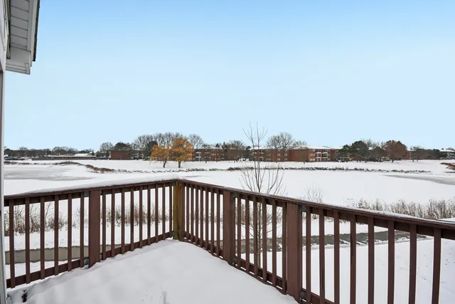 $285,000 | 787 Daybreak Lane, Unit 787, Carol Stream, IL 60188