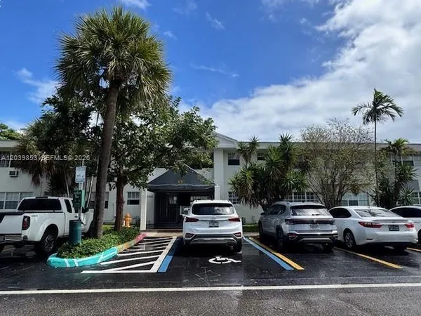 $2,500 | 7925 West Drive, Unit 6, North Bay Village, FL 33141