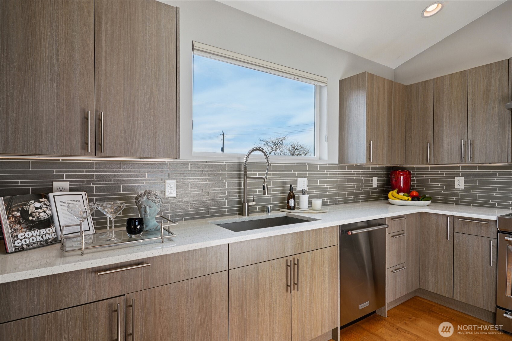 1230 West Emerson Street Seattle, WA 98119 - Photo 12 of 37