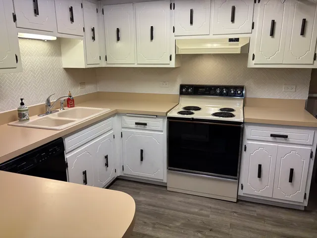 $549,000 | 8320 Heather Lane, Tinley Park, IL 60477