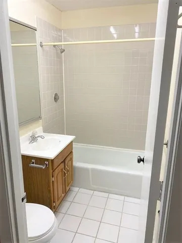 $1,900 | 32 Shrewsbury Green Drive, Unit J, Shrewsbury, MA 01545