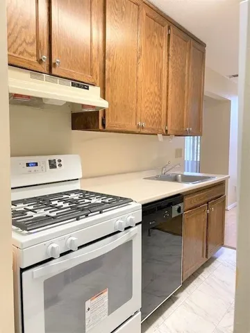 $1,900 | 32 Shrewsbury Green Drive, Unit J, Shrewsbury, MA 01545