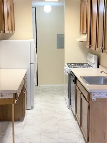 $1,900 | 32 Shrewsbury Green Drive, Unit J, Shrewsbury, MA 01545