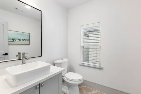 $470,000 | 846 Wakefield Drive, Unit B, Houston, TX 77018