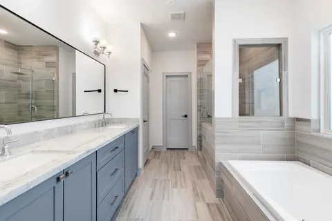 $470,000 | 846 Wakefield Drive, Unit B, Houston, TX 77018