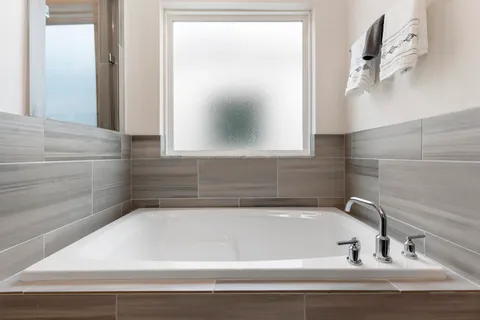 $470,000 | 846 Wakefield Drive, Unit B, Houston, TX 77018