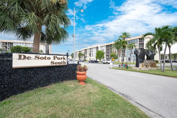 $2,500 | Three Islands, Hallandale Beach, FL 33009