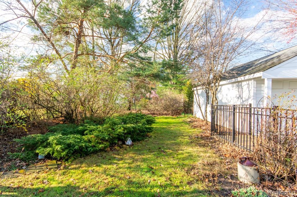 1197 Hawthorne Road Grosse Pointe Woods, MI 48236 - Photo 21 of 21