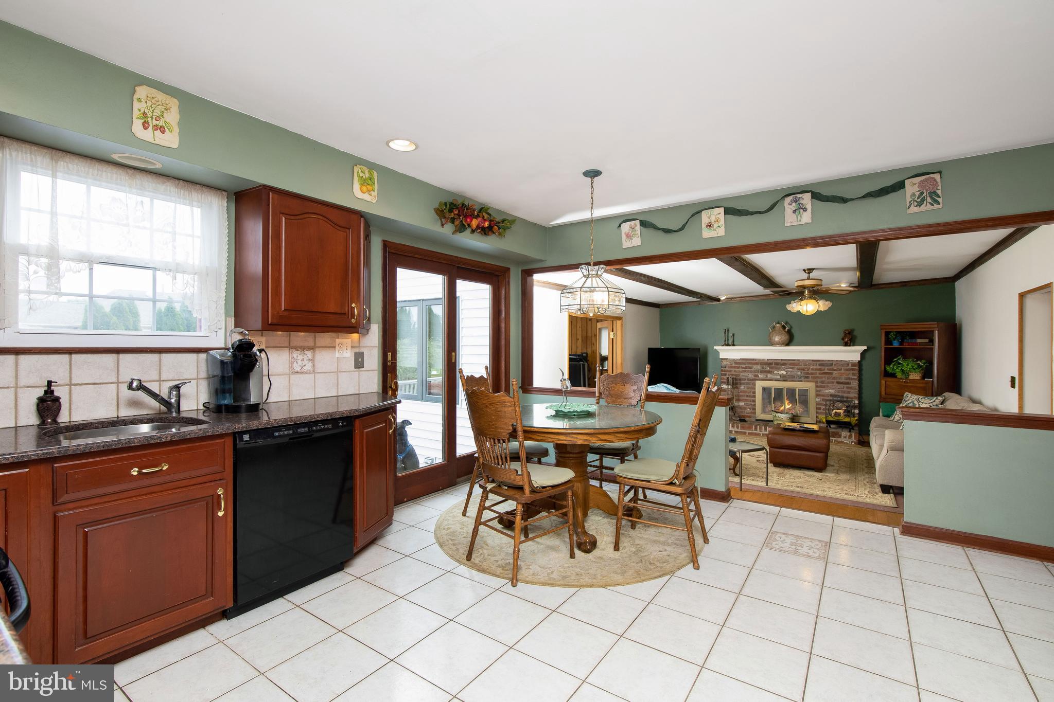 10 Euston Road Marlton, NJ 08053 - Photo 16 of 39 Kitchen, Tile , Granite Counters,Custom Cabinets