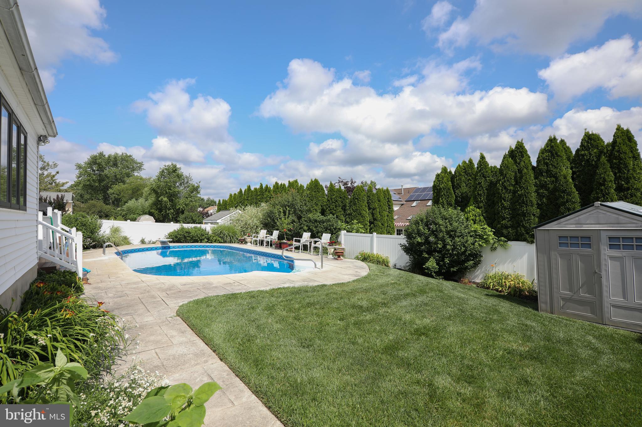 10 Euston Road Marlton, NJ 08053 - Photo 5 of 39 Rear Yard