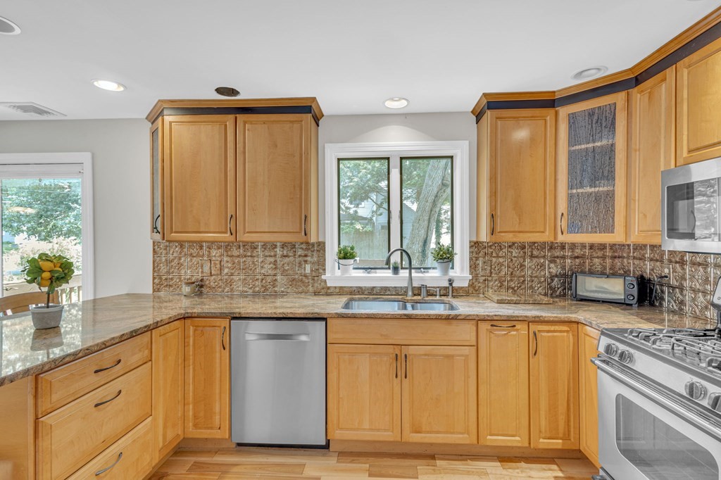 385 Bliss Road Longmeadow, MA 01106 - Photo 17 of 38 Gallery Image 17