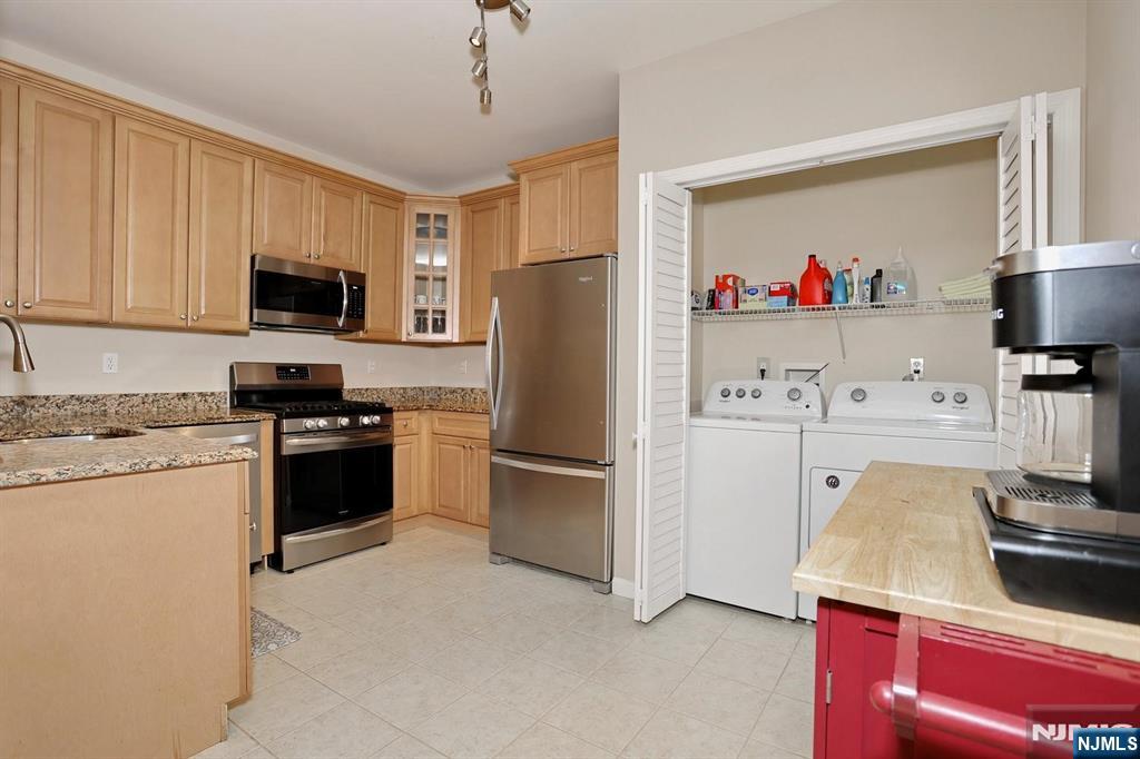 175 Rochelle Avenue, Unit 321 Rochelle Park, NJ 07662 - Photo 23 of 50