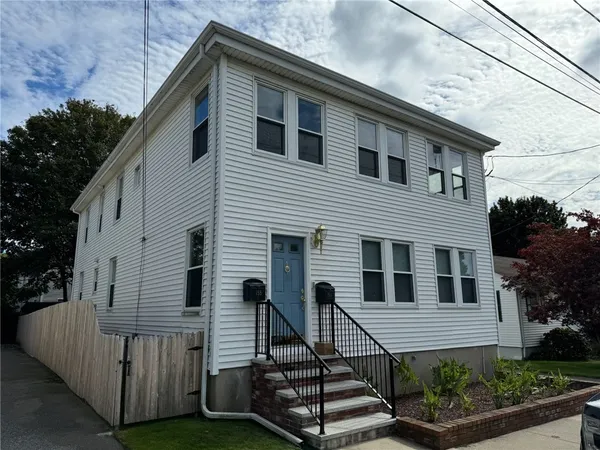 $2,800 | 15 Freeborn Street, Unit 2, Newport, RI 02840
