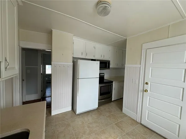 $2,800 | 15 Freeborn Street, Unit 2, Newport, RI 02840