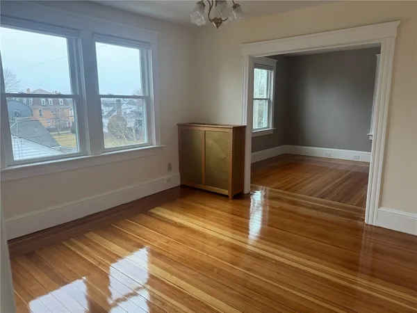 $2,800 | 15 Freeborn Street, Unit 2, Newport, RI 02840