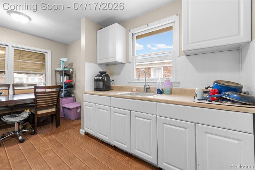 911 Sherbourne Street Inkster, MI 48141 - Photo 2 of 22