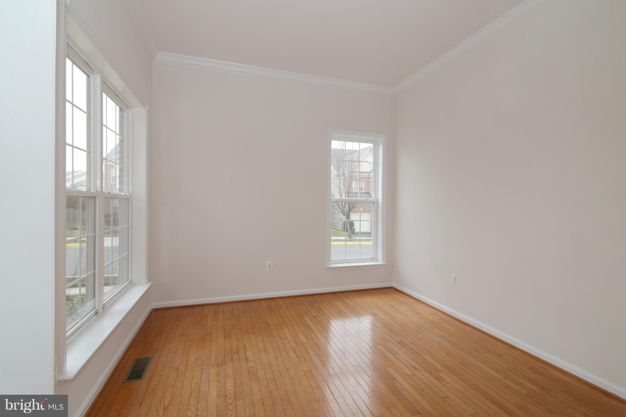 9097 Furey Road Lorton, VA 22079 - Photo 5 of 30 Living Room