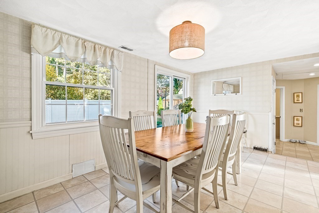 15 Evergreen Road Reading, MA 01867 - Photo 14 of 42 Gallery Image 14