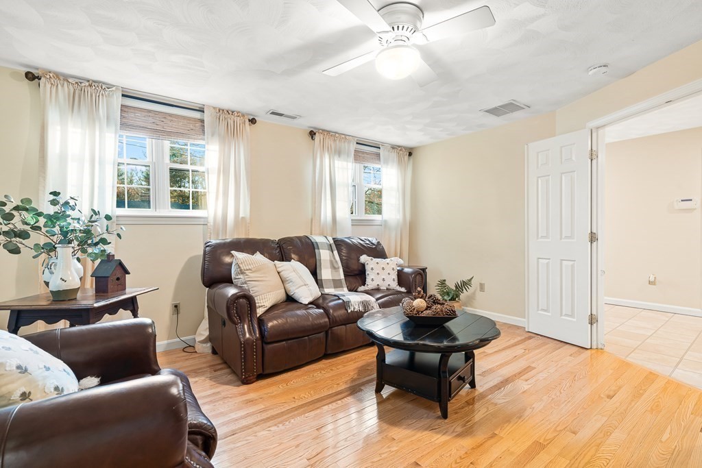 15 Evergreen Road Reading, MA 01867 - Photo 8 of 42 Gallery Image 8