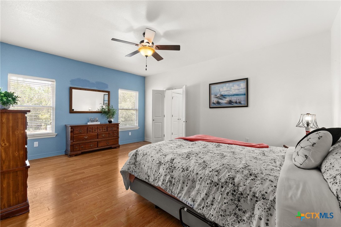 13061 Oakalla Road Killeen, TX 76549 - Photo 18 of 33 a bedroom with a bed and a flat screen television