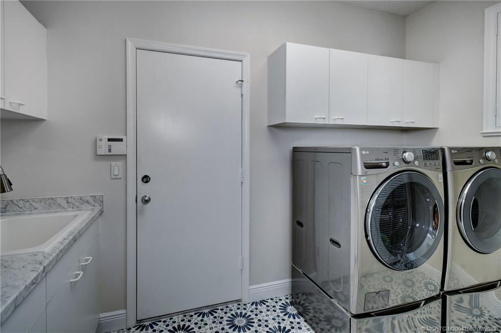 3531 Southeast Cambridge Drive Stuart, FL 34997 - Photo 35 of 44 a utility room with sink dryer and washer