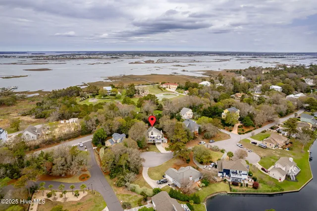 $899,900 | 240 Windjammer West, Emerald Isle, NC 28594