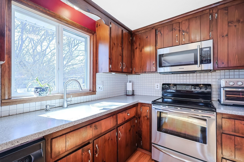 5 Hemlock Road Wrentham, MA 02093 - Photo 7 of 32 Gallery Image 7