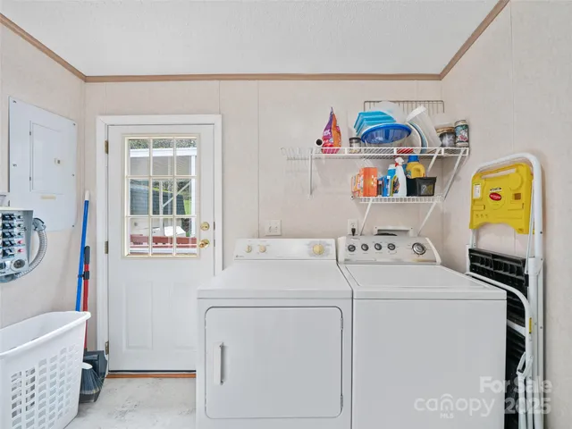 $294,000 | 469 Hensley Branch, Burnsville, NC 28714