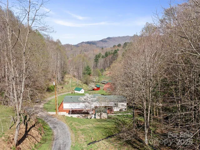 $294,000 | 469 Hensley Branch, Burnsville, NC 28714