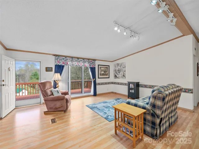 $294,000 | 469 Hensley Branch, Burnsville, NC 28714