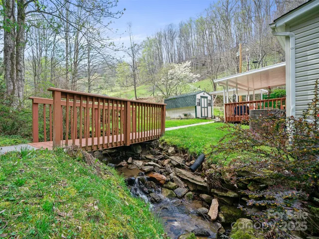 $294,000 | 469 Hensley Branch, Burnsville, NC 28714