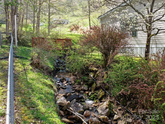 $294,000 | 469 Hensley Branch, Burnsville, NC 28714