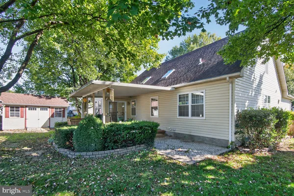 a view of house with a yard