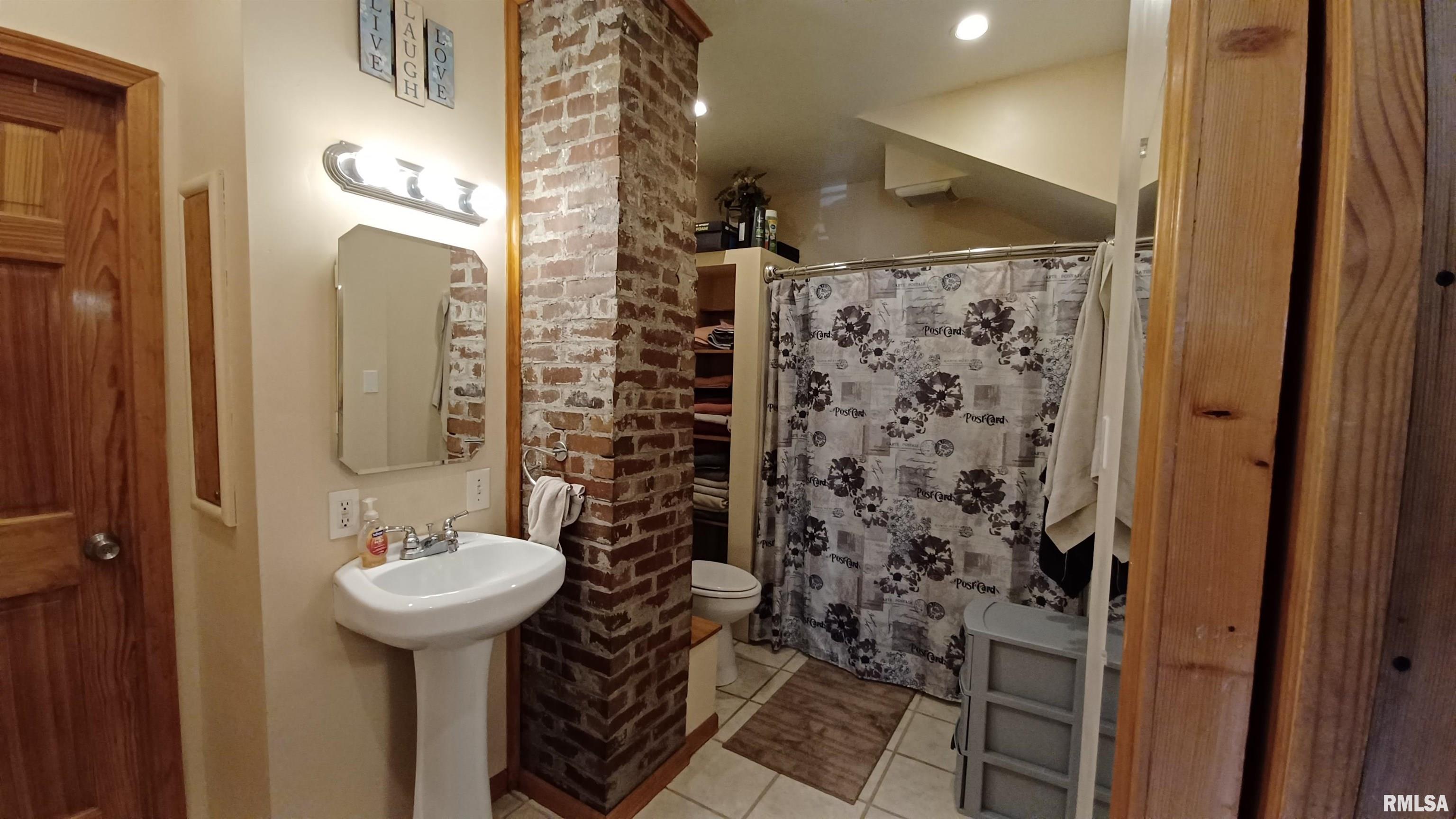 2355 Chancy Street Clinton, IA 52732 - Photo 11 of 23 Gallery Image 11