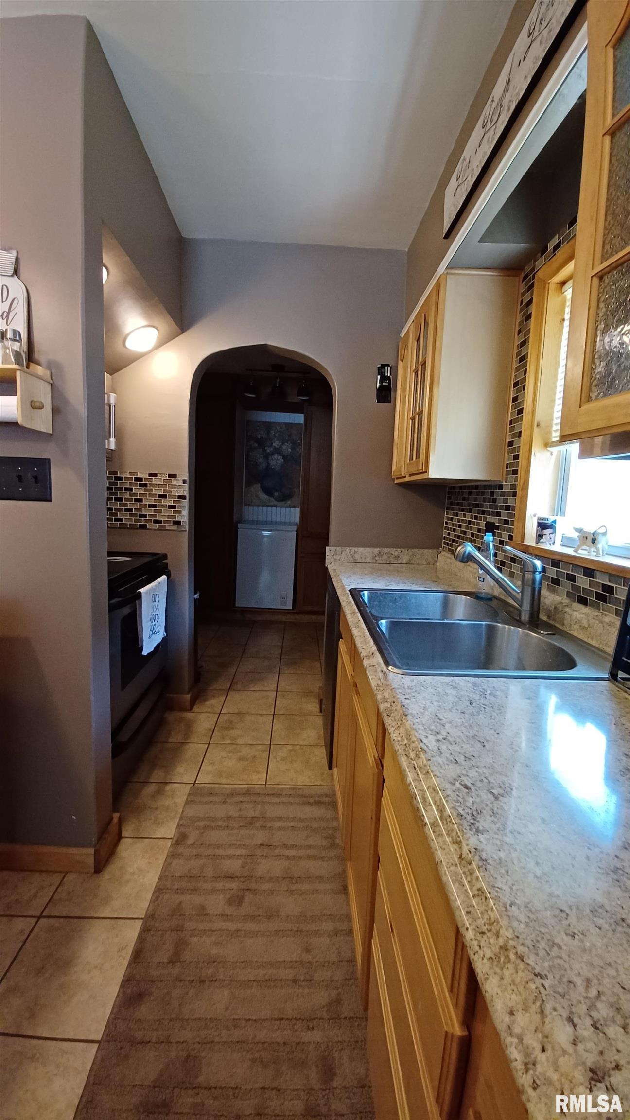 2355 Chancy Street Clinton, IA 52732 - Photo 5 of 23 Gallery Image 5