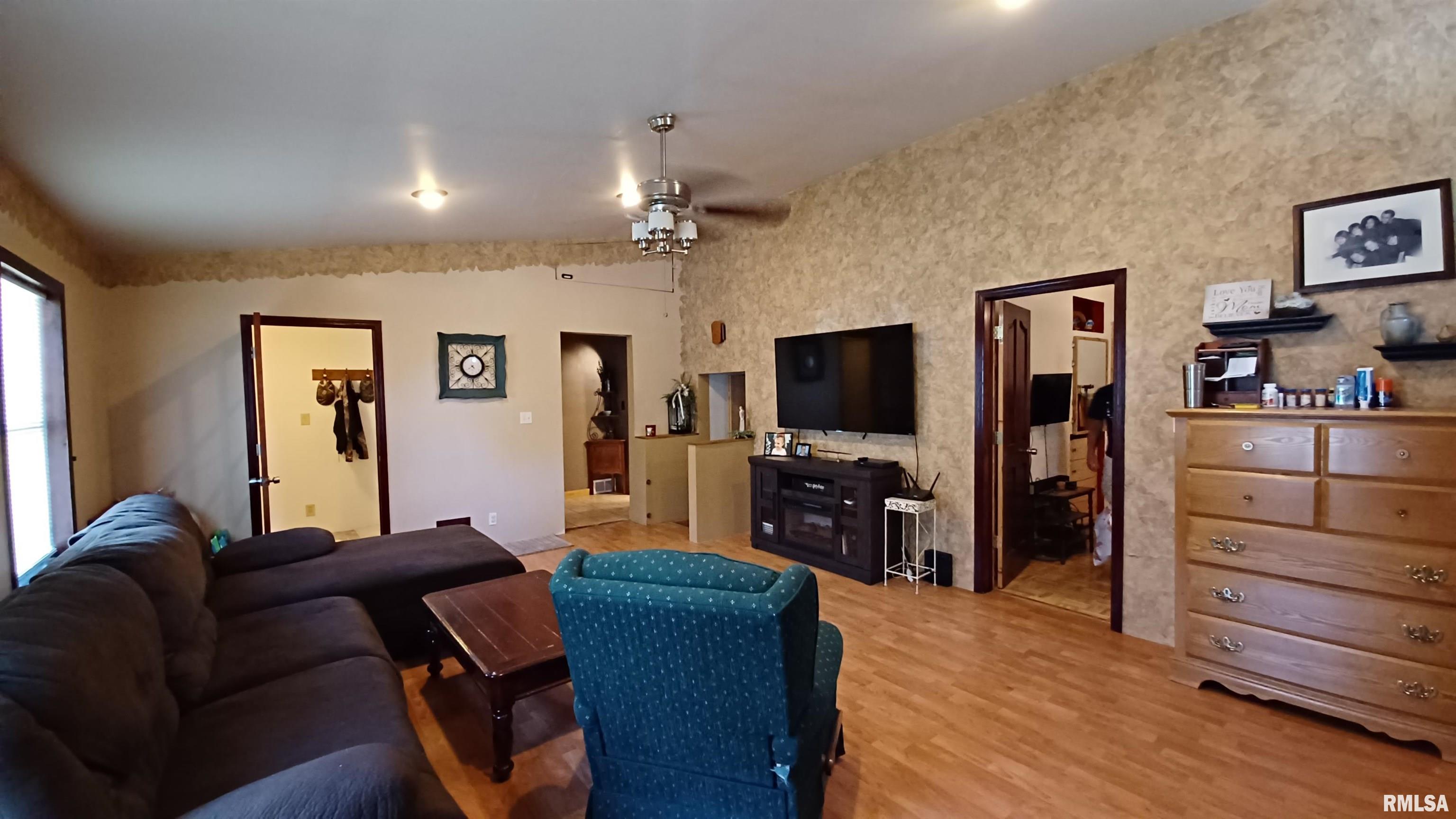 2355 Chancy Street Clinton, IA 52732 - Photo 6 of 23 Gallery Image 6