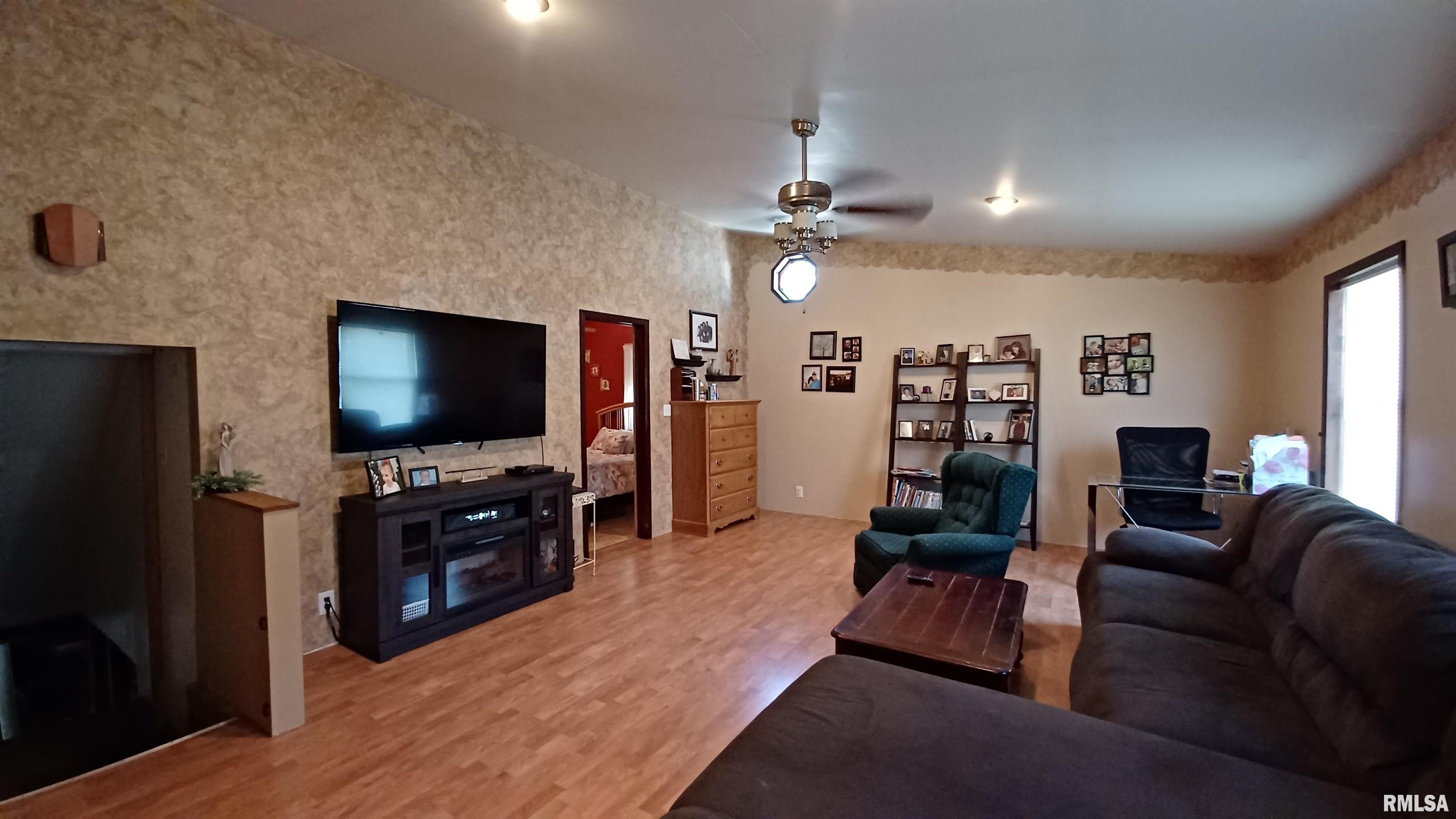 2355 Chancy Street Clinton, IA 52732 - Photo 7 of 23 Gallery Image 7