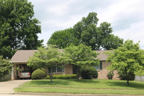 $250,000 | 106 Clinton Drive, Paris, KY 40361