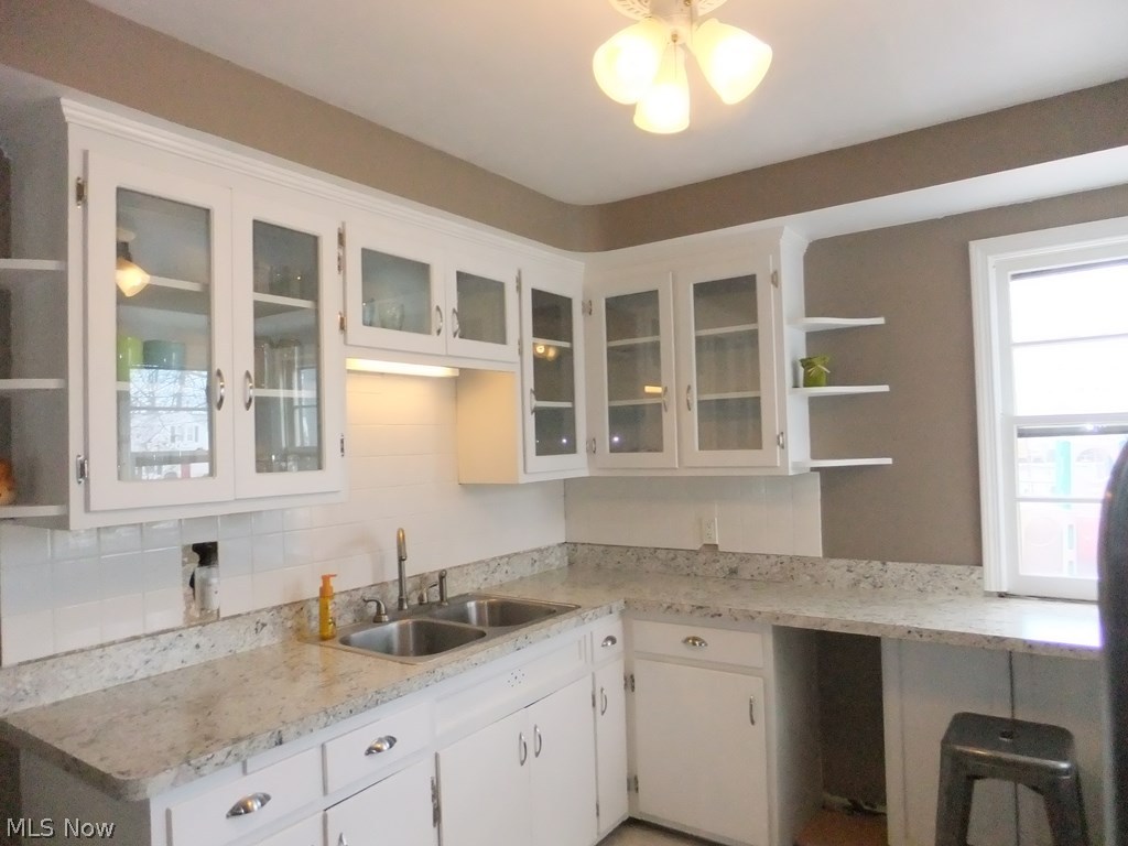 4968 Anderson Road Cleveland, OH 44124 - Photo 5 of 24