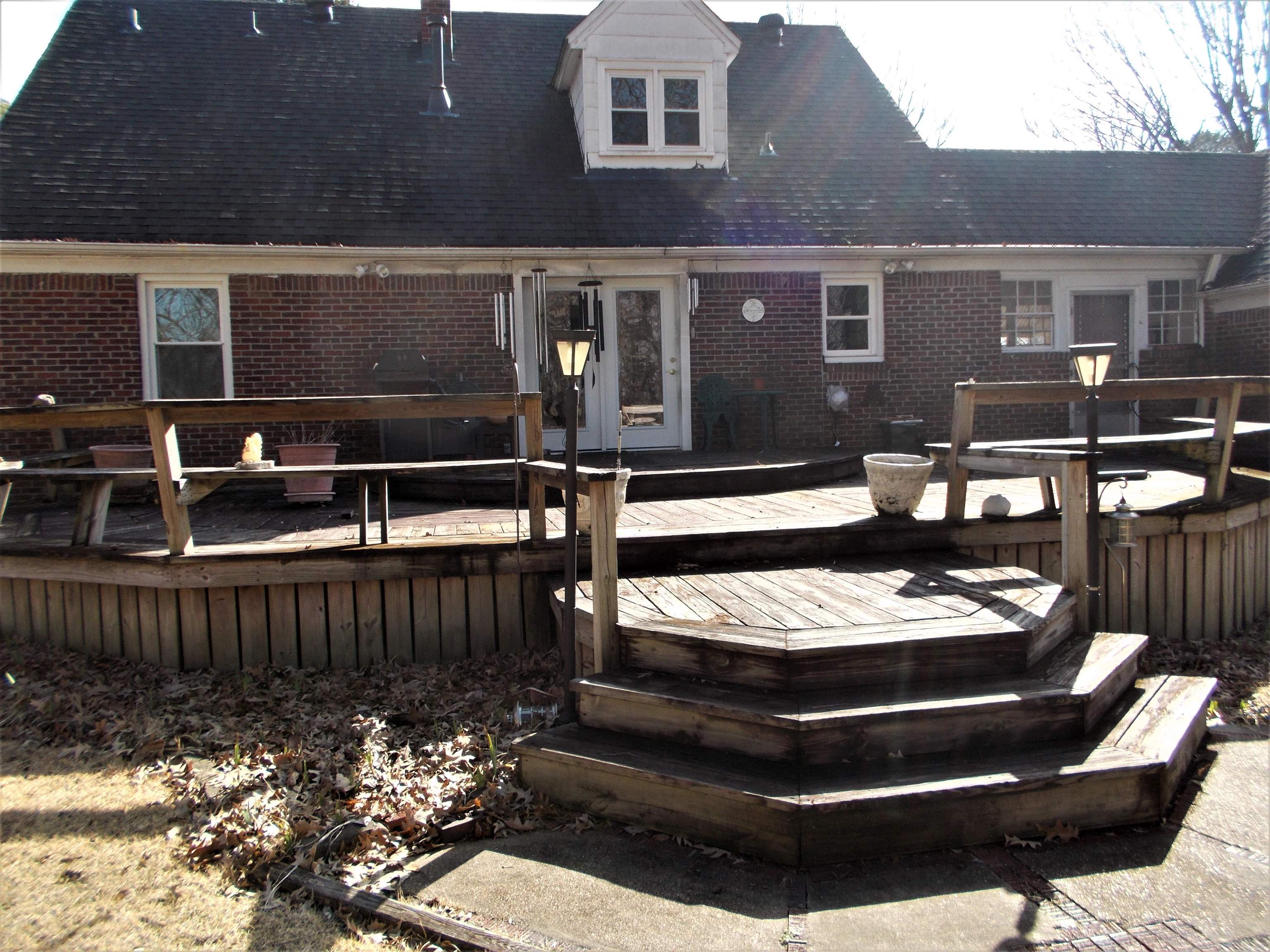 954 North Ball Road Memphis, TN 38106 - Photo 24 of 25 a view of a patio with a table and chairs