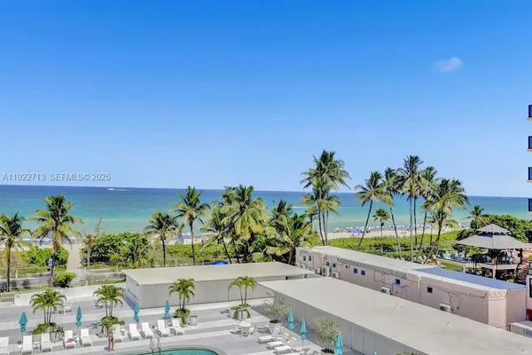 $950,000 | 5255 Collins Avenue, Unit 5D, Miami Beach, FL 33140