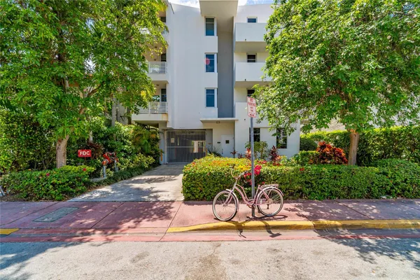 $3,000 | 1532 Drexel Avenue, Unit 201, Miami Beach, FL 33139