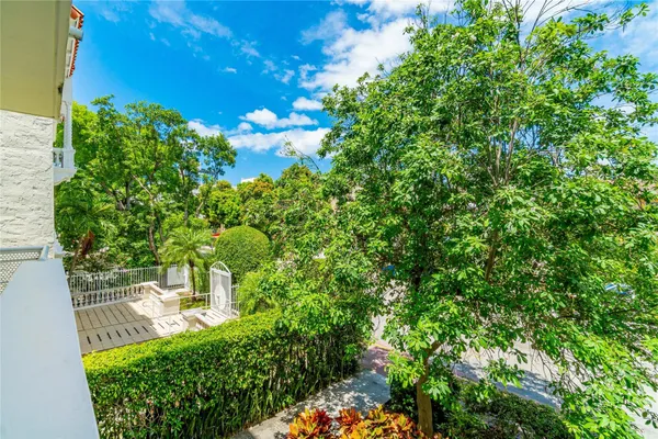 $3,000 | 1532 Drexel Avenue, Unit 201, Miami Beach, FL 33139