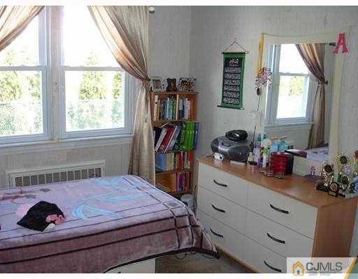 12 Old Post Road Edison, NJ 08817 - Photo 6 of 10 a bedroom with a bed and a window