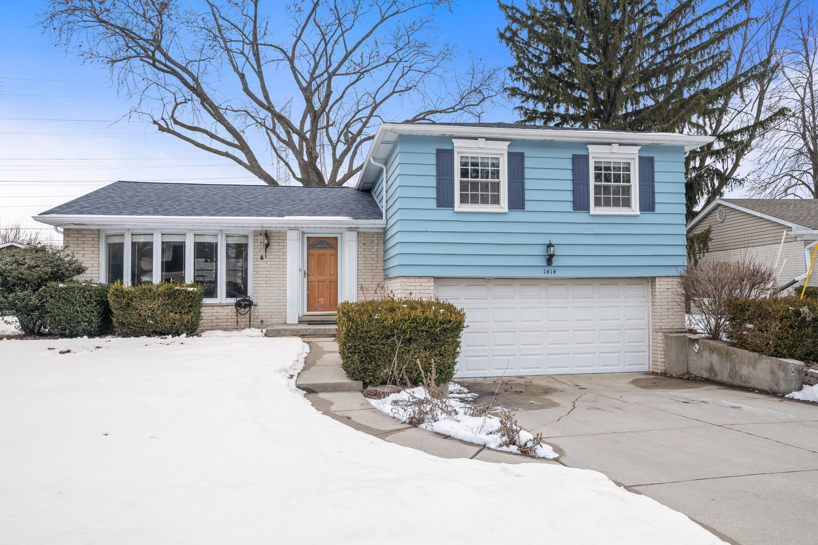 1414 Indigo Drive Mount Prospect, IL 60056 - Photo 1 of 32 a front view of a house with a yard