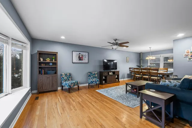 $520,000 | 1414 Indigo Drive, Mount Prospect, IL 60056