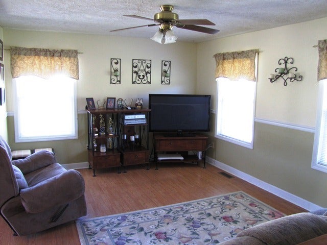 Rt2 Rt2 Peterstown, WV 24963 - Photo 2 of 20 Living room