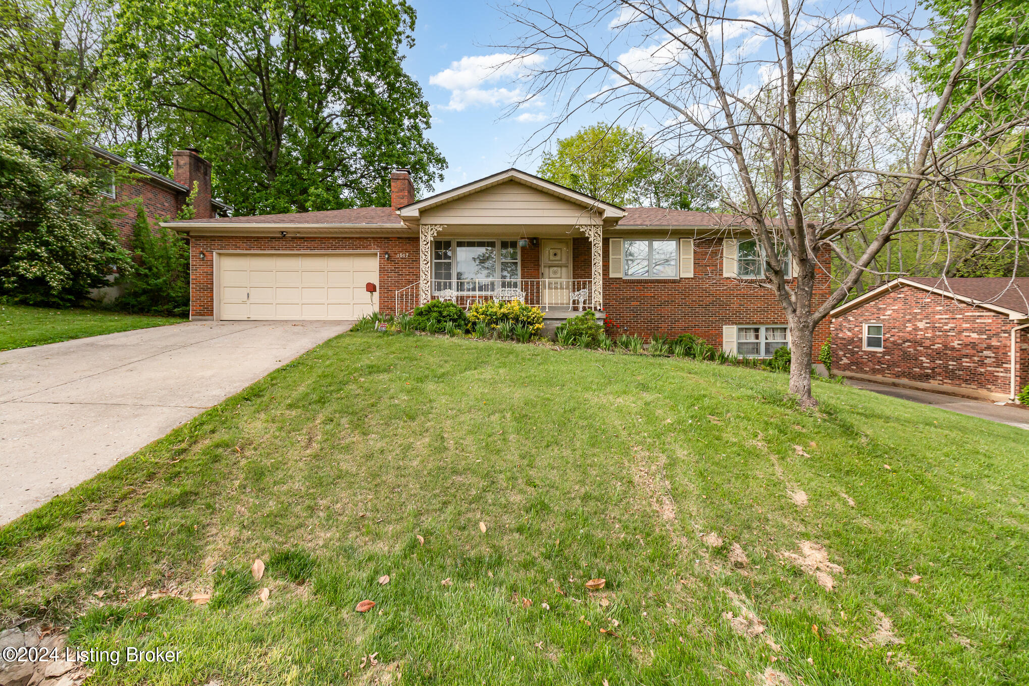 1517 Knight Road Louisville, KY 40216 - Photo 1 of 22 Front