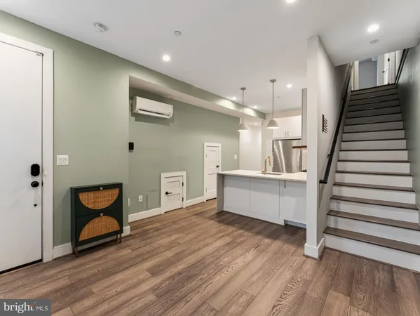 $2,800 | 1120 Penn Street Northeast, Unit 2, Washington, DC 20002