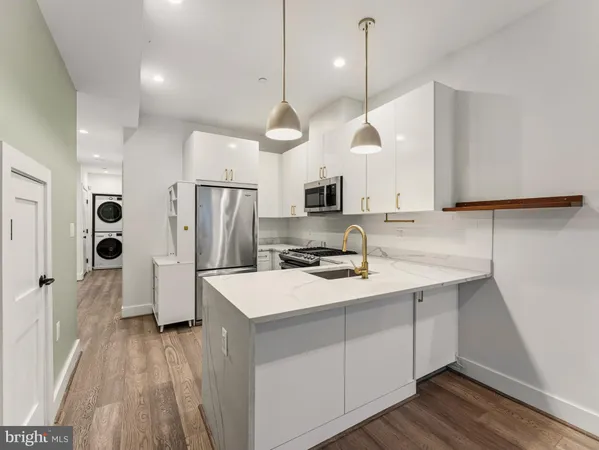 $2,800 | 1120 Penn Street Northeast, Unit 2, Washington, DC 20002